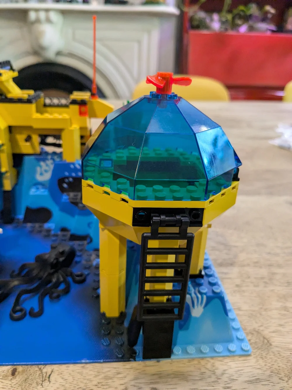 LEGO 6195-1 Neptune Discovery Lab Set - RARE Blue/ Yellow